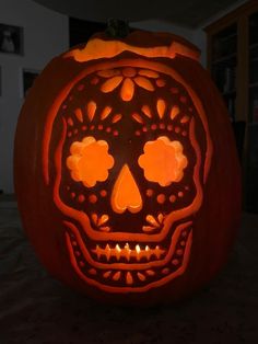 Sugar Skull Carved Pumpkin, Day Of The Dead Pumpkin Carving, Candy Skull Pumpkin, Pumpkin Competition, Halloween Calabazas, Halloween Pumpkin Images, Halloween Food Snacks, Halloween Food Decorations, Halloween Pumpkin Crafts