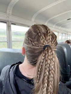 #gameday #gamedayhairstyle Gameday Hairstyles, Styling Hairstyles, Soccer Hair, Sports Hair, Volleyball Hair, Basketball Hairstyles, Day Hairstyles, Sport Hair