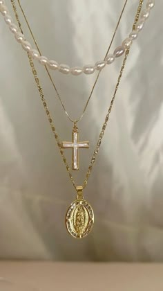 Cross Gold Jewelry, Gold Jewelry Cross, Christian Jewelry Aesthetic, Cute Necklace Stacks, Gold Cross Necklace Aesthetic, Accessories Aesthetic Necklace, Cross Necklace Aesthetic, Cross Gold Necklace, Catholic Cross Necklace