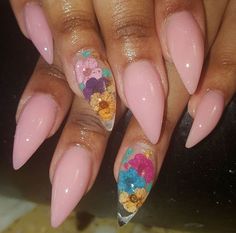 Dried Flower Nail Art, Flower Nail Art Designs, Unghie Sfumate, Kutek Disney, Sassy Nails, Dope Nail Designs, Flower Nail, Nails 2023, Pink Acrylic