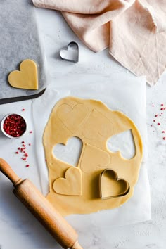 Sweet and buttery heart sandwich cookies from Anna Banana Co. These sugar cookies are perfect to share with your loved ones! They are sandwiched with light and airy strawberry whipped cream, dipped in chocolate and sprinkled with freeze dried strawberries! YUM! #cookies #valentines #dessert Cookie Photoshoot, Products Photography Ideas, Food Photography Cake, Raspberry Whipped Cream, Cookie Photography, Valentines Dessert, Cookies Photo, Buttery Sugar Cookies, No Bake Sugar Cookies