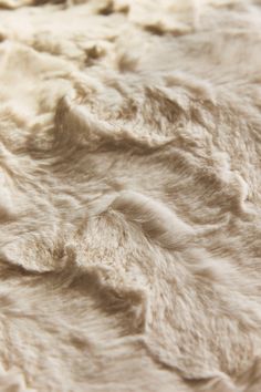 Plain faux fur blanket with an irregular appearance. Soft and fluffy texture. Plain fleece on the back. Ideal for the couch or foot of the bed. Kids Studio, Fur Texture, Faux Fur Blanket, Fur Throw, Fur Blanket, Faux Fur Throw, Book Stationery, Trouser Jeans, Personalised Kids