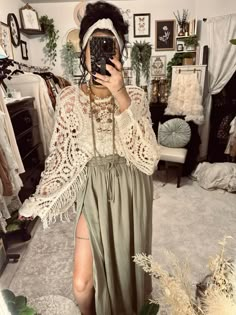 Bohemian Culture Fashion, Casual Boho Chic Outfits, Bohemian Date Night Outfit, Hippy Outfit Aesthetic, Chic Boho Outfits Winter, Bohemian Elegant Style, Dressy Boho Outfit, Pieces Venus Outfits, Holistic Outfits