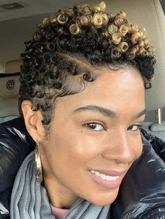 Twa With Highlights, Hair Styles Drawing Tutorial, Curly Twa Black Women, Curly Pixie Haircut Black Women Natural Hair Short Cuts, Black Hair Styles Drawing, Hair Styles Drawing, Black Women Natural Hair, Short Natural Curls, Black Hair Styles