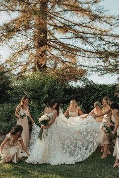 Wedding Group Photos, Wedding Party Poses, Bridesmaid Poses, Bridesmaid Pictures, Bridesmaid Photoshoot, Wedding Shot List, Wedding Portrait Poses, Bridesmaids Photos