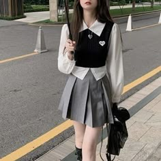 Celana Jogger Wanita, Korean Fashion Cute, Mode Ulzzang, Korean Fashion Fall, Preppy Women, Dark Academia Fashion, Academia Fashion