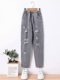 Carrot Jeans, Simple Indian Suits, Dress Designs For Stitching, Indian Dress Up, Selling Clothes Online, Stylish Outfits Casual, Outfits Con Jeans, Jeans Outfit Women, Cute Outfits With Jeans