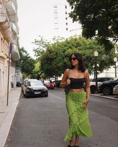 Tropical Glam Aesthetic, Maxi Skirt Outfit For Spring, Spain Spring Outfit Ideas, Summer Puerto Rico Outfits, Bayou Aesthetic Outfit, Puerto Rico Street Style, Summer In London Outfit What To Wear, Tropical Fashion Aesthetic, Colombian Outfits Vacation