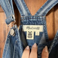 Shortalls from Madewell
Comfortable and flattering. Small stain in picture 4, blends in to the wash. 

#madewell
#shortall
#overall
#denim Women's Overalls, Overalls Women, Madewell, Overalls, Stain