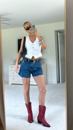 Cool Country Concert Outfit, Festival Outfits Denim Shorts, Country Vacation Outfits, Denim On Denim Shorts Outfit, Cowgirl Boots Outfit Going Out, All Things Go Music Festival Outfits, Country Fourth Of July Outfit, Denim Vest Concert Outfit, Overall Festival Outfit