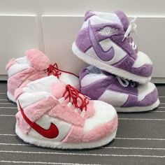 Fluffy Shoes, Nike Fashion Shoes, Preppy Shoes, Pretty Shoes Sneakers, All Nike Shoes, Cute Slippers, Cute Sneakers, Cute Nike Shoes