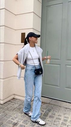 50 Trendy Fall Outfit Ideas Nyc Spring Outfits, Looks Adidas, 00s Mode, October Outfits, Adidas Samba Outfit, Outfits Nyc, New York Outfit, Nyc Outfits, Samba Outfit