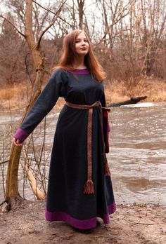 The dress has simple medieval cut with long sleeves, loose and comfortable. The historical pattern - an important element when playing historical realities, especially Vikings or Slavs. Put on your cloak and travel back to the Middle Ages. Hunting, ancient legends, the warmth of the hearth and our dress will give you an unforgettable experience. The simple cut of the dress allows you to move freely, as well as boldly add accessories to the dress. The dress will perfectly fit into the basic wardr Viking Woman Costume, History Book Aesthetic, Medieval Outfits, Viking Clothes, Viking Garb, Medieval Dresses, Viking Dress, Woman Costume, Historical Women