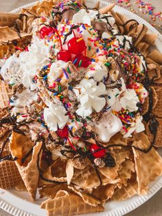 Ice Cream cones topped with ice cream and toppings to create ice cream nachos! Ice Cream Nachos Recipe, Ice Cream Nachos, Frozen Snacks, Ice Cream Business, Frozen Dessert Recipe, Peanut Butter Sauce, Frozen Snack, Ice Cream Birthday Party, Cookie Dough Bites