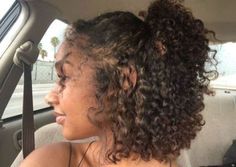 Unleash your beauty with our collection of curly hairstyles! Find your next head-turning look, from bouncy ringlets to soft, romantic waves. Down Curly Hairstyles, Girl With Curly Hair, Curly Prom Hair, Hair Job, Short Crochet, Short Curly Hairstyles For Women, Short Curly Haircuts, Boys With Curly Hair, Haircuts For Curly Hair