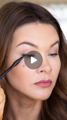 Eye Liner Step By Step How To Put On, Beige Eyeshadow, How To Use Eyeliner, Rip Tattoos For Mom, Makeup Steps, Feather Tattoo Design, Ghost Tattoo, Self Tanning, Makeup Mistakes