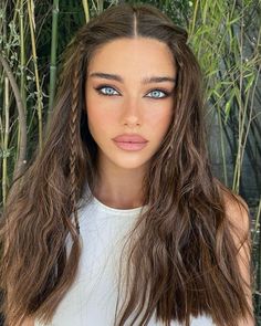 Brown Hair Blue Eyes Girl, Milana Vino, Hair Colors For Blue Eyes, Blue Brown Hair, Brunette Green Eyes, Dark Hair Light Eyes, Brown Hair And Blue Eyes, Dark Hair Blue Eyes, Brunette Blue Eyes