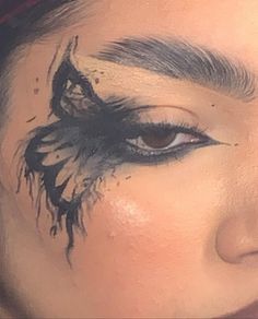 Dark Fairy Face Paint, Fae Cosplay Makeup, Dark Fairy Eye Makeup, Theater Makeup Ideas, Gothic Fairy Makeup, Scary Fairy Makeup, Dark Fairycore Makeup, Dark Fairy Costume Makeup, Dark Fairy Makeup Halloween