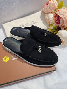 Trendy Mens Shoes, Uni Style, Ootd Inspo, Comfy Clothes, Loro Piana, Aesthetic Grunge, Cute Selfie Ideas, Ladies Shoes