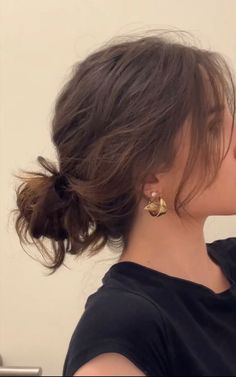 Messy Bun Hairstyles, Hair Stylies, Hairstyles For School, Aesthetic Hair, Hairstyles Haircuts, Messy Hairstyles, Hair Day, Bun Hairstyles, Pretty Hairstyles