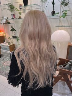 Ash Blonde Cool Tones, Ash Blonde Pink Hair, Blonde With Pink Undertone, Cool Tone Blonde Hair Color, Rosé Blonde Hair, Rose Beige Hair, Cool Toned Pink Hair, Cool Toned Hair Color Ideas, Cool Hair Tones