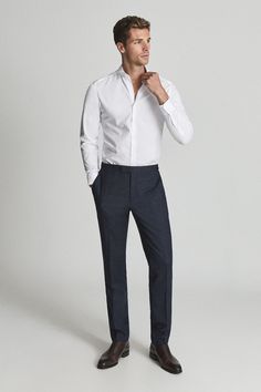 Woven from pure cotton, the Storm shirt in white has been cut in a slim fit and boasts a cutaway collar for a design-led take on a wardrobe staple. Wear it with tailored trousers and brogues for a classic look. Machine washable. 100% Cotton. White Shirt Outfit For Men, Men’s Office, Men Formal Outfit, Business Attire For Men, Formal Attire For Men, White Shirt Outfits, Formal Men Outfit, Cutaway Collar