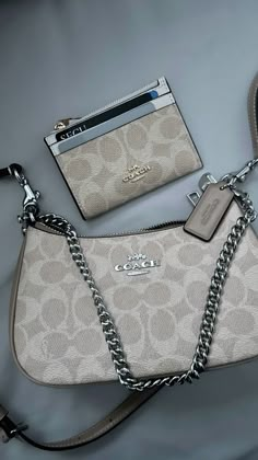 Coach bag, luxury bag, expensive, soft girl, new purse, shoulder purse, purse wallet, girly bags, girly purse, rich aesthetic, soft girl aesthetic, rich teen Coach Wallet Aesthetic, Bag Expensive, Girly Purse, Wallets Coach, Goals 2023, Coach Wallets, Purse Aesthetic, Aesthetic Soft Girl, Expensive Bag