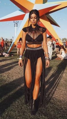 Boho Rave Outfit, Country Music Outfits, Mode Coachella, Look Da Festival, Tomorrowland Outfit, Burning Man Style, Festival Fashion Outfit, Festival Outfit Inspiration, Burning Men