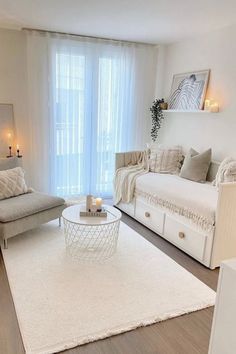 Small Room Ideas With Daybed, Single Bed Couch Ideas, Hemnes Guest Bedroom, Daybed Room Ideas With Vanity, Office Space With Daybed, Full Bed Into Daybed, Small Room With Daybed, Apartment Second Bedroom Ideas, Small Guest Room With Daybed