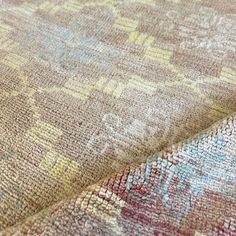 a close up view of the fabric on a bed sheet that has been made to look like an old carpet