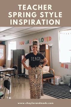 Are you looking for some fresh ideas for spring teacher outfits for 2021? Check out new ideas to wear those teacher tees, faux leather leggings, blazers and more! Teacher Tshirt Outfit, Teacher Picture Day Outfit, Classroom Outfits, Teacher Styles, Fcs Teacher, Teaching Fits, Teacher Goals, Teaching Wardrobe