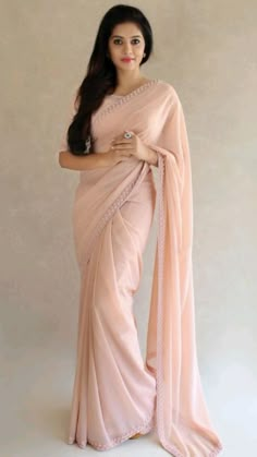 Plain Sarees, Sarees For Girls, Saree Wearing Styles, Simple Saree Designs, Fancy Sarees Party Wear, Modern Saree, Indian Saree Blouses Designs, Saree Blouse Patterns, Simple Sarees