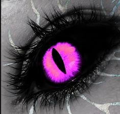 an eye with pink and black colors