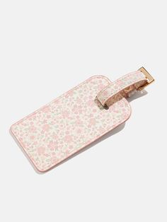 Suitcases deserve accessories too. Introducing the minnow x BaubleBar Luggage Tag. Pretty and preppy with an antique floral print, it’s a sweet way to travel in style. But most importantly, this luggage tag helps keep your travel items safe and identifiable — especially at baggage claims. Pink Rectangular Luggage Tag With Sleeve, Preppy Luggage, Baggage Claim, Antique Floral, Travel In Style, Ways To Travel, Travel Items, Luggage Accessories, Suitcases