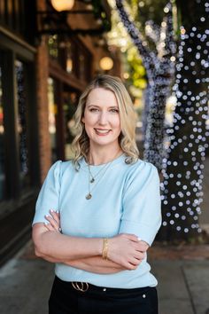 Outdoor professional headshot of a Dallas wedding planner.