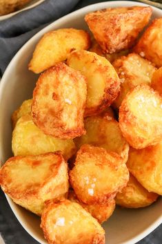 Best Air Fryer Roasted Potatoes, Airfry Roast Potatoes, Roast Potatoes Air Fryer, Air Fryer Roasted Potatoes Recipes, Air Fryer Roast Potatoes, Air Fryer Potatoes Baked, Airfryer Roasted Potatoes, Roast Potatoes In Air Fryer, Crispy Potatoes Air Fryer