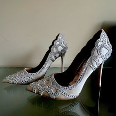 Brand New - Never Worn! Bought For My Church Wedding Last Year And Ended Up Getting Married On The Beach Barefoot :) Women's Size 7 4 Inch Heel Style No. Mp3215 Currently For Sale On The Badgley Mischka Website For $200+Mo No Badgley Mischka Shoes, Satin Heels, Church Wedding, 4 Inch Heels, Cream And Gold, Badgley Mischka, Shoes Women Heels, Getting Married, 4 Inch