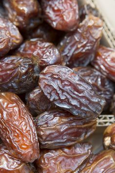 some raisins are sitting in a basket