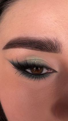 Makeup For Small Eyes, Galaxy Makeup, Pretty Eye Makeup, Makeup Mistakes, Green Makeup, Colorful Eye Makeup, Green Eyeshadow, Makeup Transformation