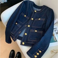 2024 Women's Denim Jacket New Advanced Sense Retro Style Ladies Outerwear Korean Version Temperament Plus Zise, Dark Wash Denim Jacket, Winter Fashion Coats, Mini Robes, Blue Denim Jacket, Looks Chic, Denim Jacket Women, Denim Coat