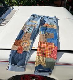 @deadspacegoods • Instagram photos and videos Upcycle Pants, Patched Jeans Diy, Patchwork Tshirt, Patches Ideas, Jean Jacket Diy, Jeans Patches, Jeans With Patches, Bleaching Clothes, Denim Ootd