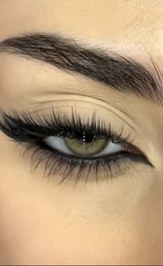 Siren Eyeliner, Eyeliner Simple, Siren Eyes Makeup, Mermaid Eye Makeup, Siren Eye, Siren Eyes, Perfect Eye Makeup, Make Up Inspiration, Formal Makeup