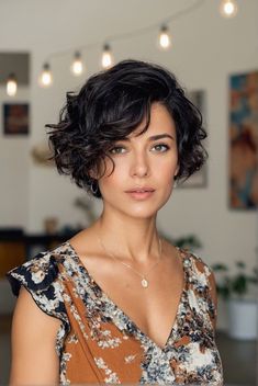 Short Hair Women Curly, Curly French Bob With Bangs, French Bob Curly Hair, Curly French Bob, Curly Bob With Bangs, Wavy Pixie Haircut, Curly Pixie Haircuts, Best Bob Haircuts