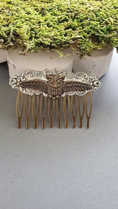 Owl Haircomb A lovely hair comb with wings outstretched owl set against fancy elegant Silver. ☻Link to More Hair Accessories: https://www.etsy.com/shop/FashionCrashJewelry?ref=profile_header&search_query=hair+accessories ☻Link to The ENTIRE SHOP: https://www.etsy.com/shop/FashionCrashJewelry?ref=shopsection_shophome_leftnav&ga_search_query=crystal%2Bnecklace Our Motto ~ Happy Customers Are Awesome Let us know of any problems or concerns with purchases. 5star reviews and positive comments are gre Bird Hair Clip, Bird Hair Comb, Art Nouveau Hair Pin, Witchy Hair, Opal Necklace Gold, Victorian Pendant Necklace, Owl Accessories, Art Nouveau Hair Comb, Bronze Hair