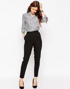 Business professional outfit black cigarette pants striped shirt Casual Chique Stijl, Fashionable Work Outfit, Mode Tips, Cute Work Outfits, Work Dresses For Women, Work Chic, Mode Casual, Professional Attire, Interview Outfit