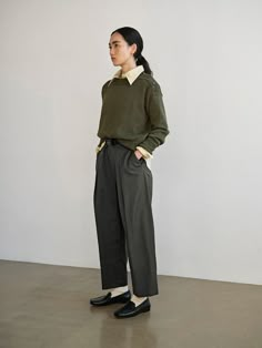 Masculine Work Outfit For Women, Cool Professor Style, Androgynous Professional Outfits, Olive Trouser Outfit Women, Young Professor Outfit Women, Smart Casual Photoshoot, Academia Outfits Women, Androgynous Work Outfit, Masculine Outfits For Women Tomboys