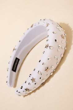 The stars align when you rock this stellar beauty of a headband and just makes your outfit so much more fun! Size• Length: 5.25 in. (13.34 cm) • Height: 6.5 in. (16.51 cm) QualityMade with a polyester fabric and padded cushion for a "padded" look, decorated in silver star and circle rhinestones for ultimate cuteness. Handmade HDY11354 Christmas Headband Diy, Stars Headband, Headband Diy, Diy Hair Scrunchies, Rhinestone Projects, Stars Align, Race Wear, Pearl Shop, Christmas Headband