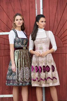 Country Line Dirndl Blouse 23 right T-7549 German Cultural Clothing, Dindrl Dress, Drindl Dress Oktoberfest, Diy Oktoberfest Costume, German Outfits Women, German Clothes, Dress Dirndl, Dirndl Dress Traditional, Chef Outfit