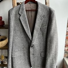 Description - Charcoal Grey Herringbone, 2 Button (Original), Center-Vented Harris Tweed. Excellent Shape! Size 44r Fabric Wool Shoulder To Shoulder 19.5'' Pit To Pit 22'' Sleeve Length 25.5'' Jacket Length 29'' Vents Center