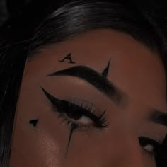 Dark Angles Halloween Costumes Makeup, Simple Black Halloween Makeup, Black Angles Halloween Makeup, Dark Angel Make Up Halloween, Black Halloween Makeup Easy, Dark Angel Makeup Simple, Witch Makeup Ideas Pretty Simple, Halloween Eyeliner Simple, Simple Ghost Makeup